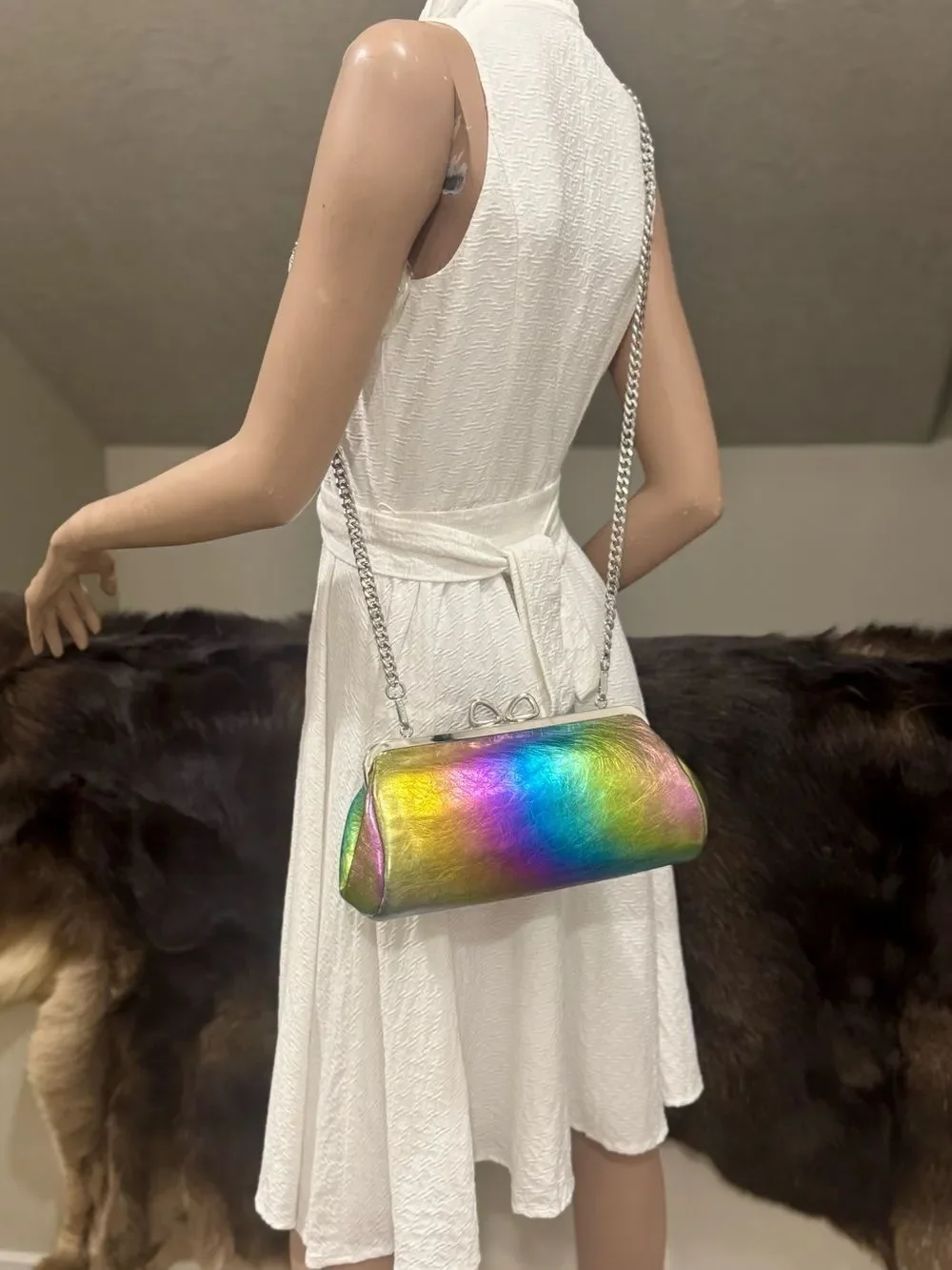Metallic Iridescent Leather Handmade Bow Shaped Kisslock Frame Baguette Bag